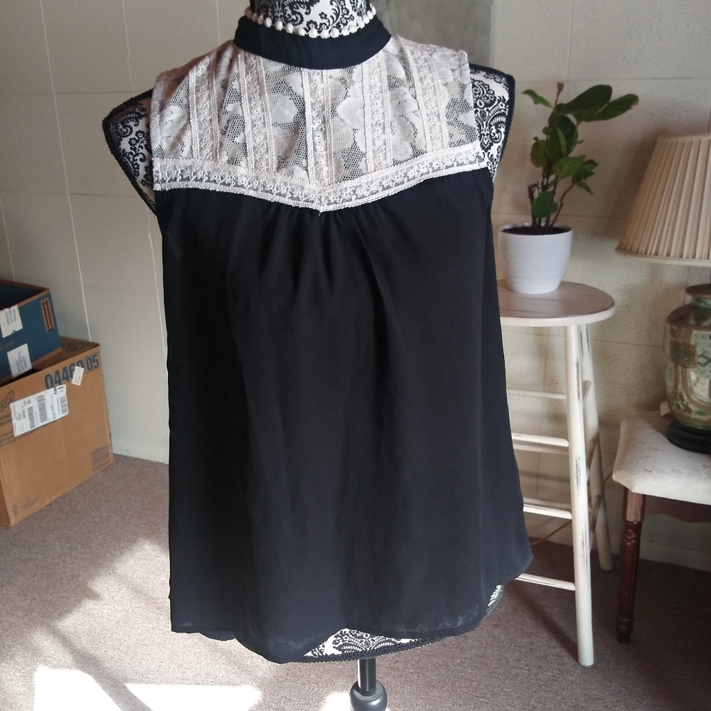 Monteau Medium Black Top
